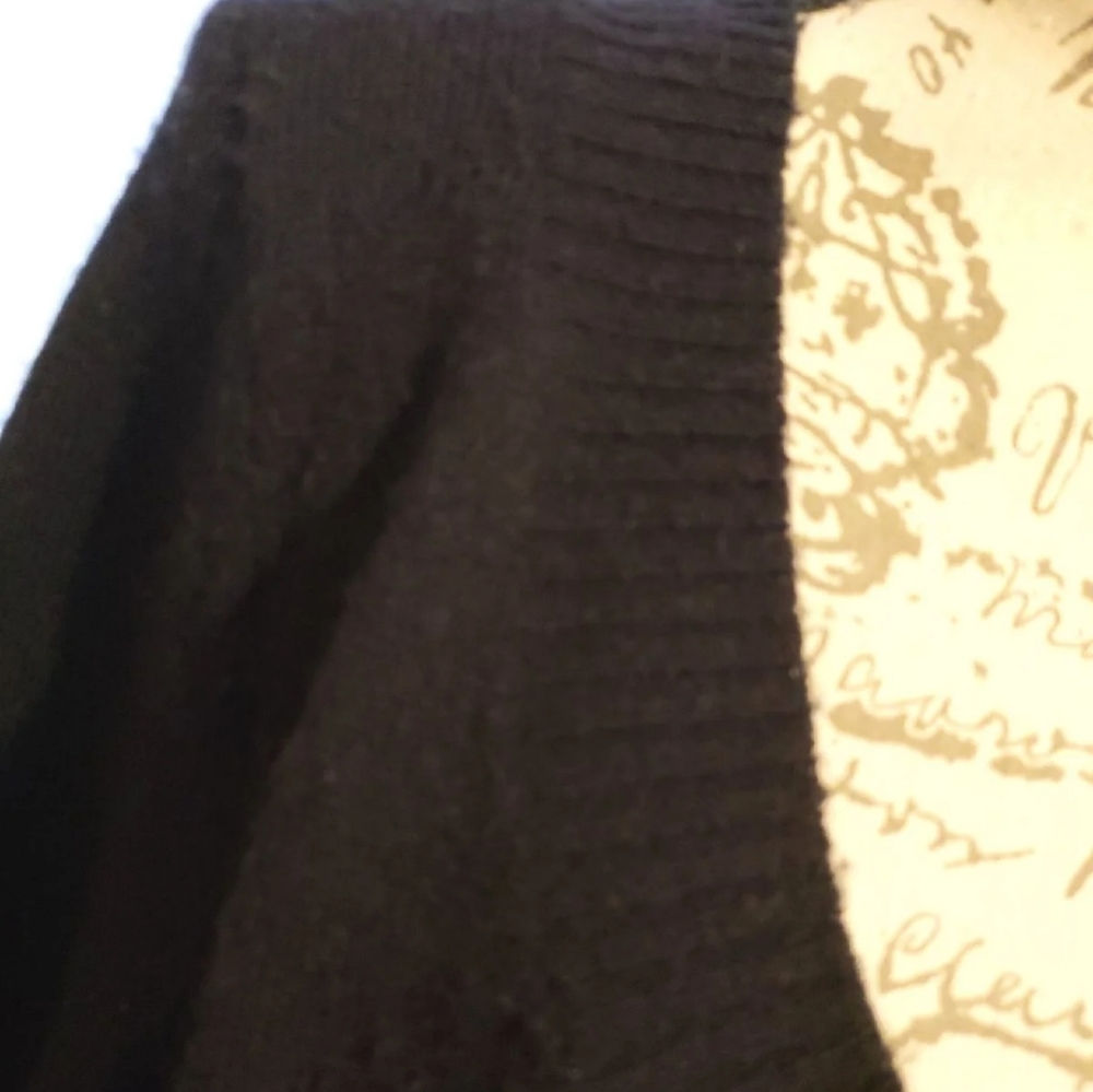 L NY & co black deep v neck Sweater 68% Wool Poly Nylon Spandex - Picture 2 of 6